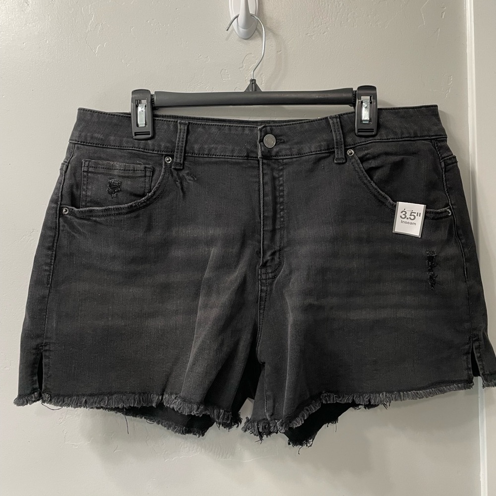 NWT BLACK FRAYED HEM SHORTS
